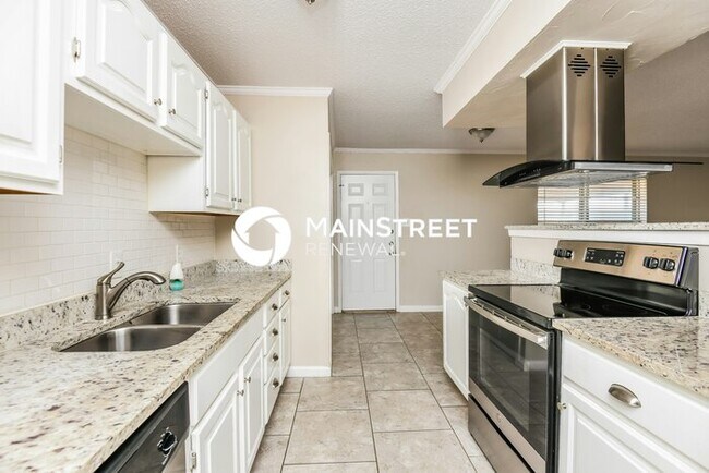 Building Photo - 3 Bedroom Pet-Friendly Home in Crowley, TX with Main Street Renewal