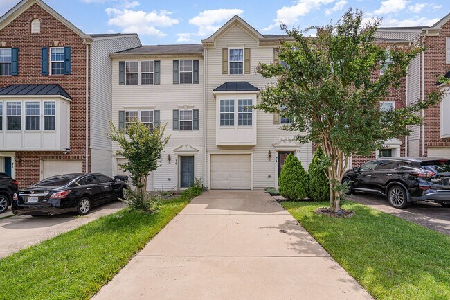 Building Photo - NORTH STAFFORD WELL MAINTAINED TOWNHOME FO...