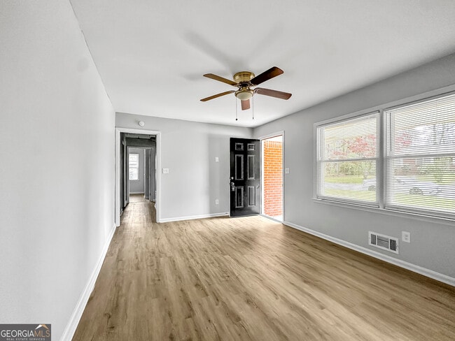 Building Photo - 506 Shady Ln Dr