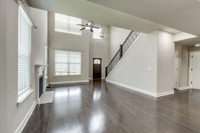 Building Photo - 1061 Daniel Ln