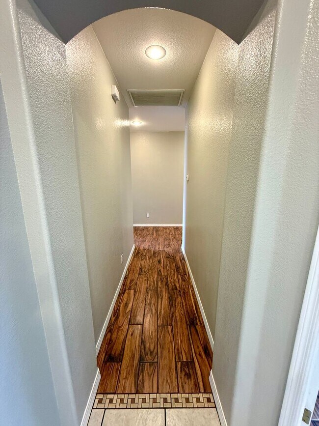 Building Photo - 2116 Roy Rogers Way