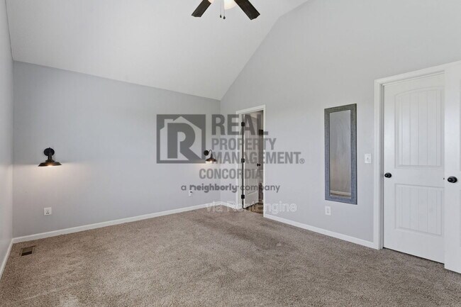 Building Photo - 312 Meadows Rd