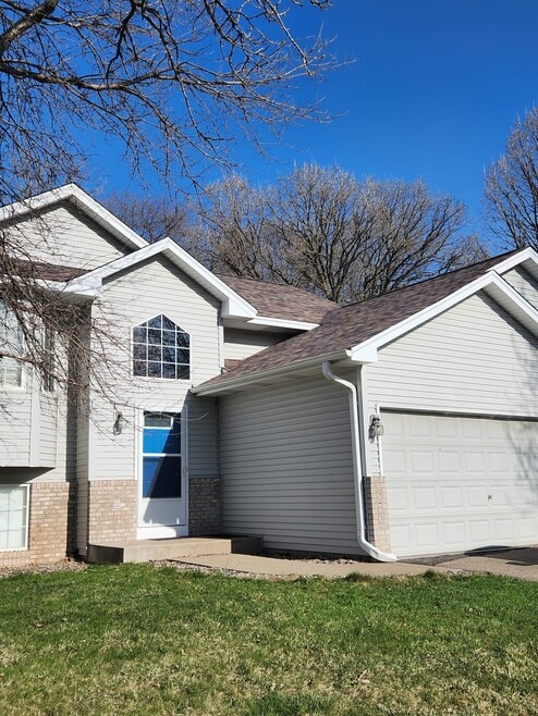 Building Photo - 9423 Alamo Ct NE