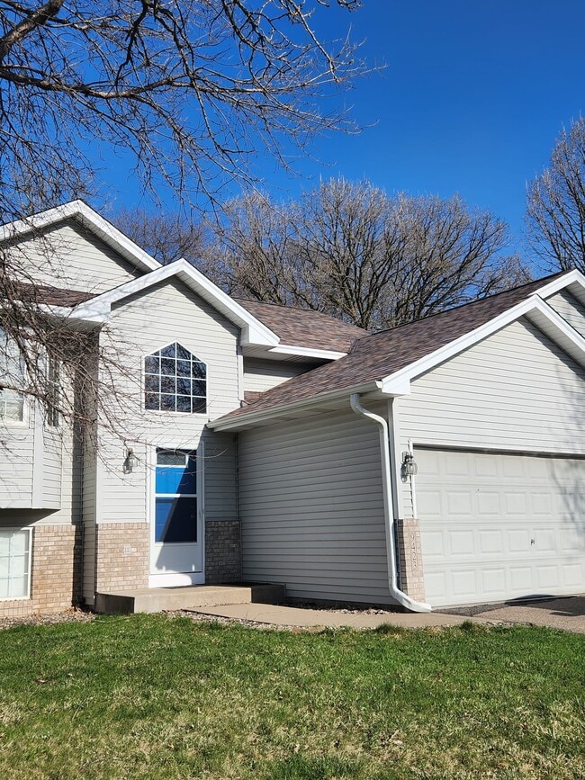 Building Photo - 9423 Alamo Ct NE