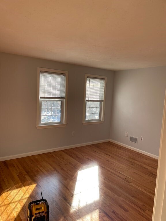 Building Photo - 9 Twin Lakes Dr