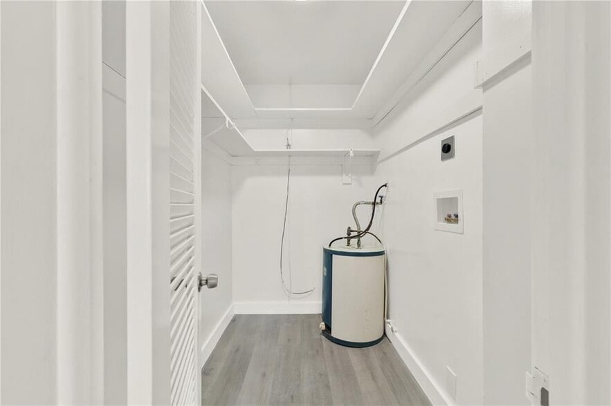 Building Photo - 2864 NE 32nd St