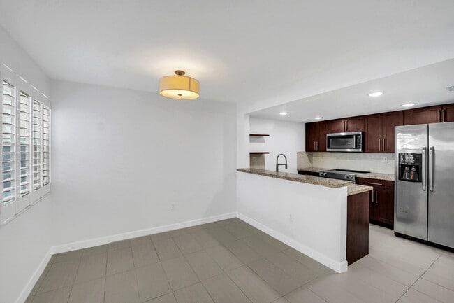 Building Photo - 4550 SW 68th Ct