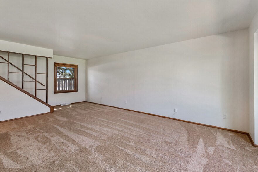 Building Photo - 5241 N Mohawk Ave