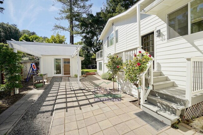 Building Photo - 49 Locust Ave