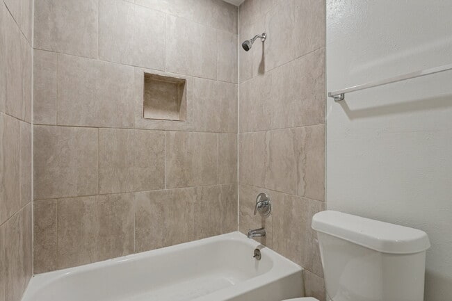 Building Photo - Spacious & Modernized Duplex Living in Southwest Fort Worth