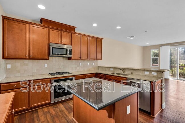 Building Photo - 718 El Paseo Cir