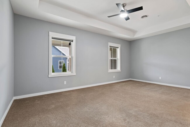 Building Photo - Luxury 3 Bed, 2.5 Bath - Townhome - AVAILA...