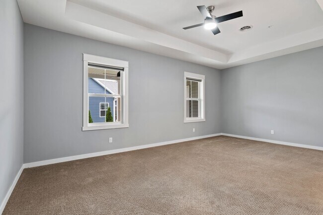 Building Photo - Luxury 3 Bed, 2.5 Bath - Townhome - AVAILABLE Nov. 17, 2025