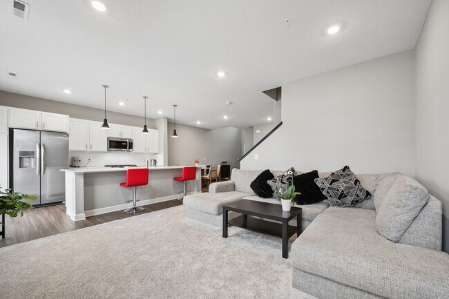 Building Photo - Townhouse in Shakopee
