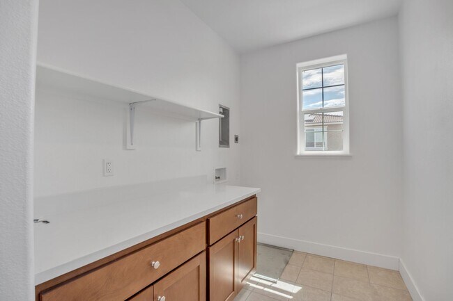 Building Photo - 3434 Sassafras Way