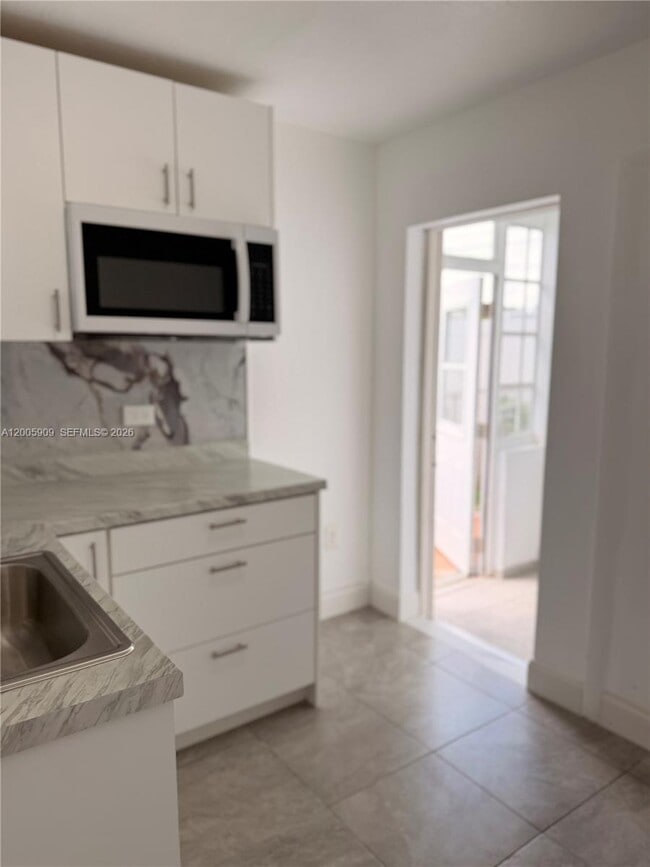 Building Photo - 6613 Evergreen Dr