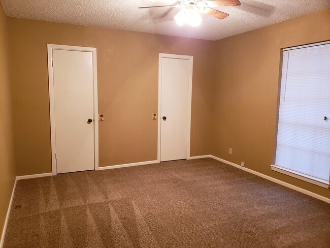 Building Photo - 3410 Reno Dr