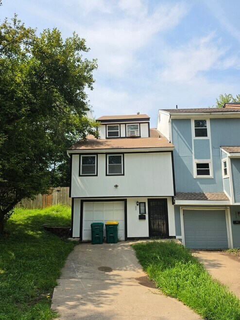 Building Photo - 2830 Eaton St