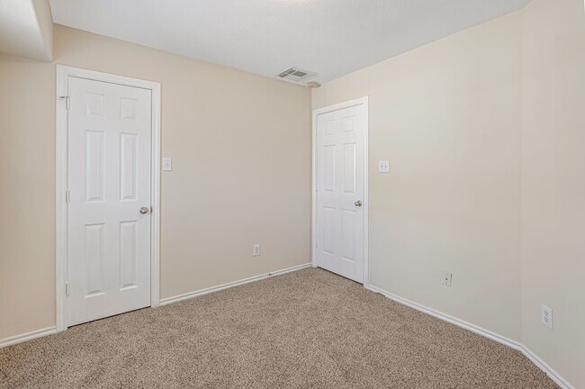 Building Photo - 6213 Stoney Creek Dr