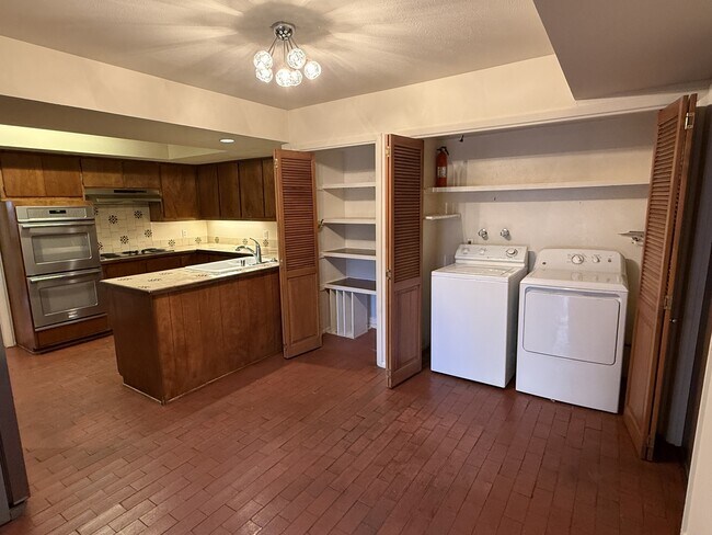 Building Photo - 2909 Cutler Ave NE