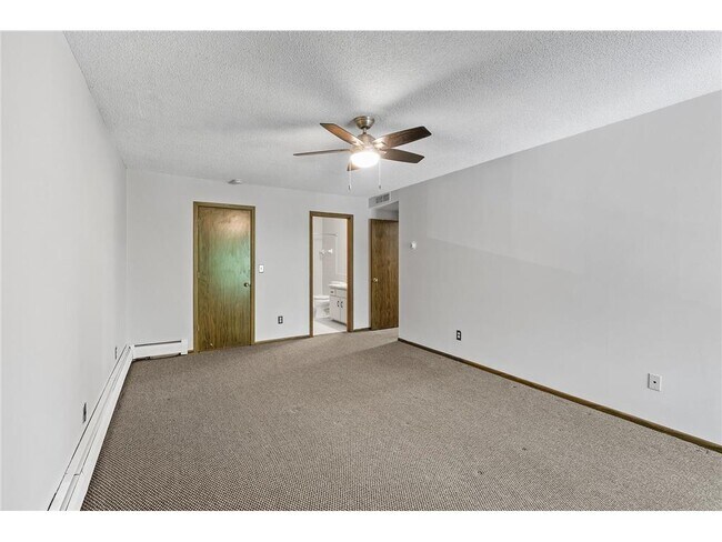 Building Photo - 450 Ford Rd