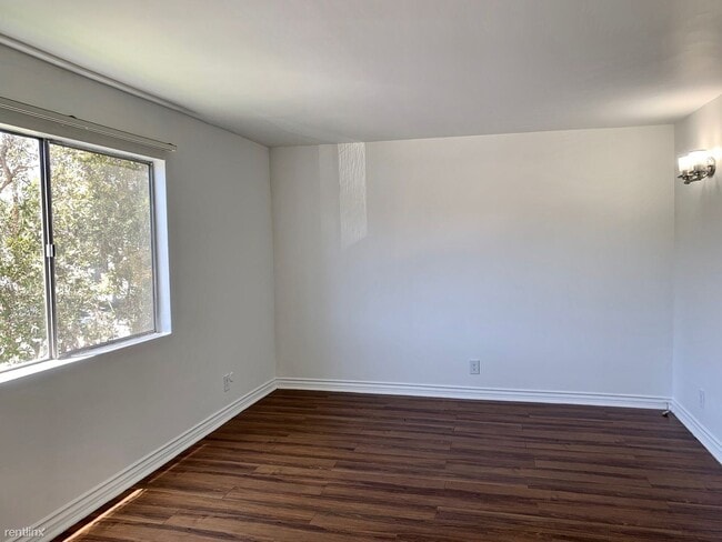Building Photo - 10770 Lawler St