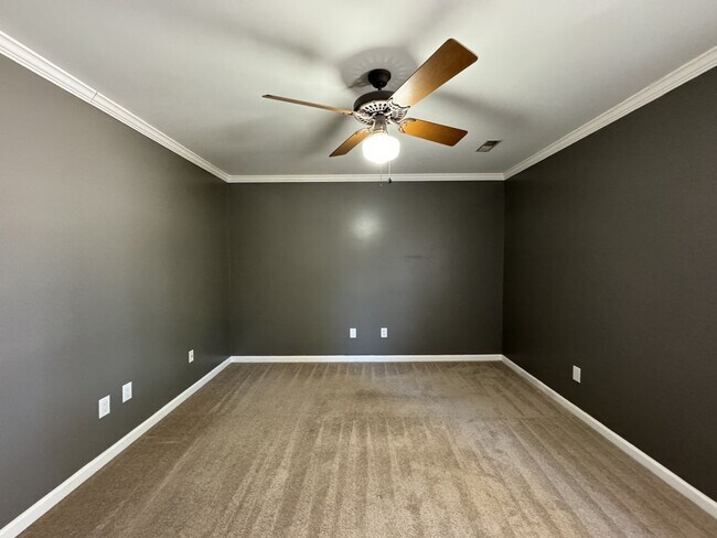 Building Photo - Introducing a charming Colonial style home...