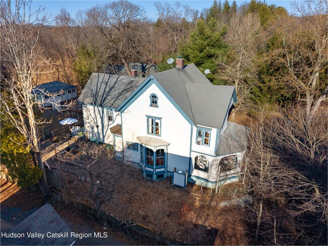 Building Photo - 5 Fairview Ave