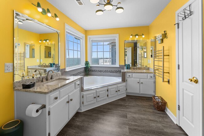 Building Photo - Grand View 115