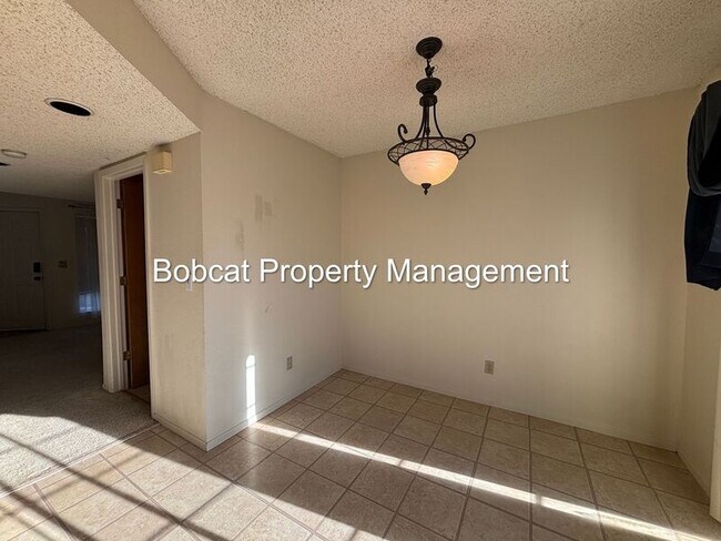 Building Photo - 1420 Douglas Ave