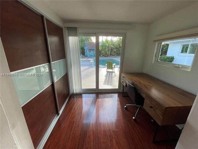 Building Photo - 14610 Tarpon Dr