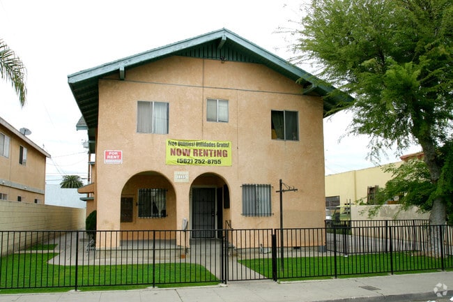 Building Photo - 1135 E 12th St