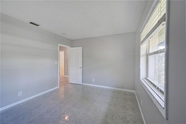 Building Photo - 7743 W Country Club Blvd