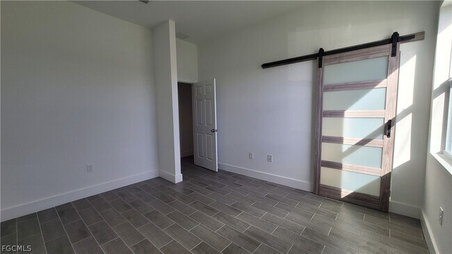 Building Photo - 412 SW 28th Ave