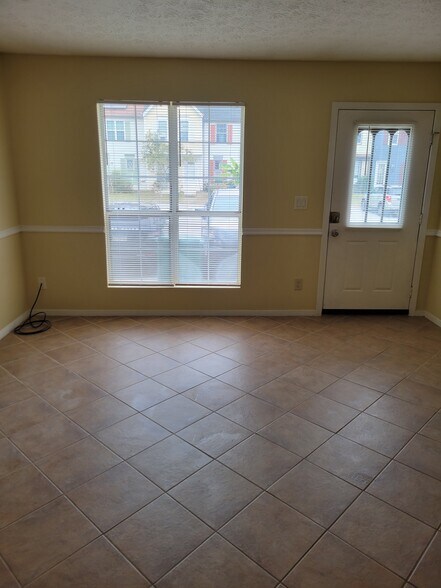 Living Rm - 496 Prince of Wales