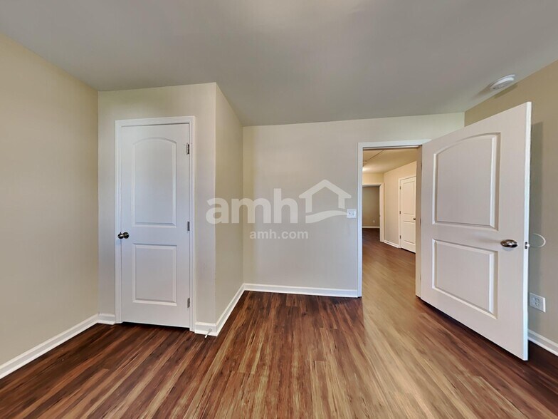 Building Photo - 303 Duck Pond Ln