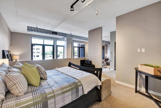 Building Photo - 7301 E 3rd Ave