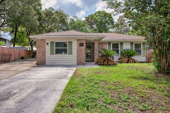 Primary Photo - 326 Goldenrod Ct
