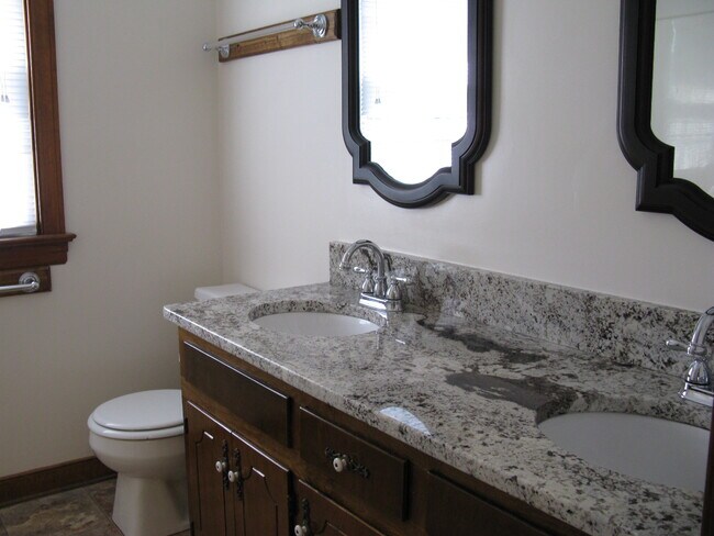 Building Photo - 7163 Plum Grove Ct