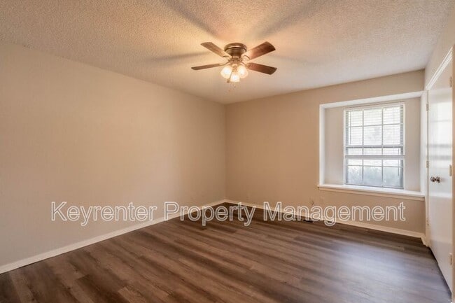 Building Photo - 7130 S Darlington Ave
