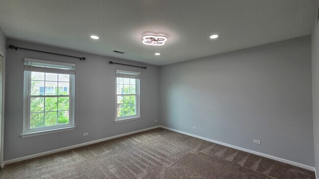 Building Photo - 2631 N Greenwood Ave
