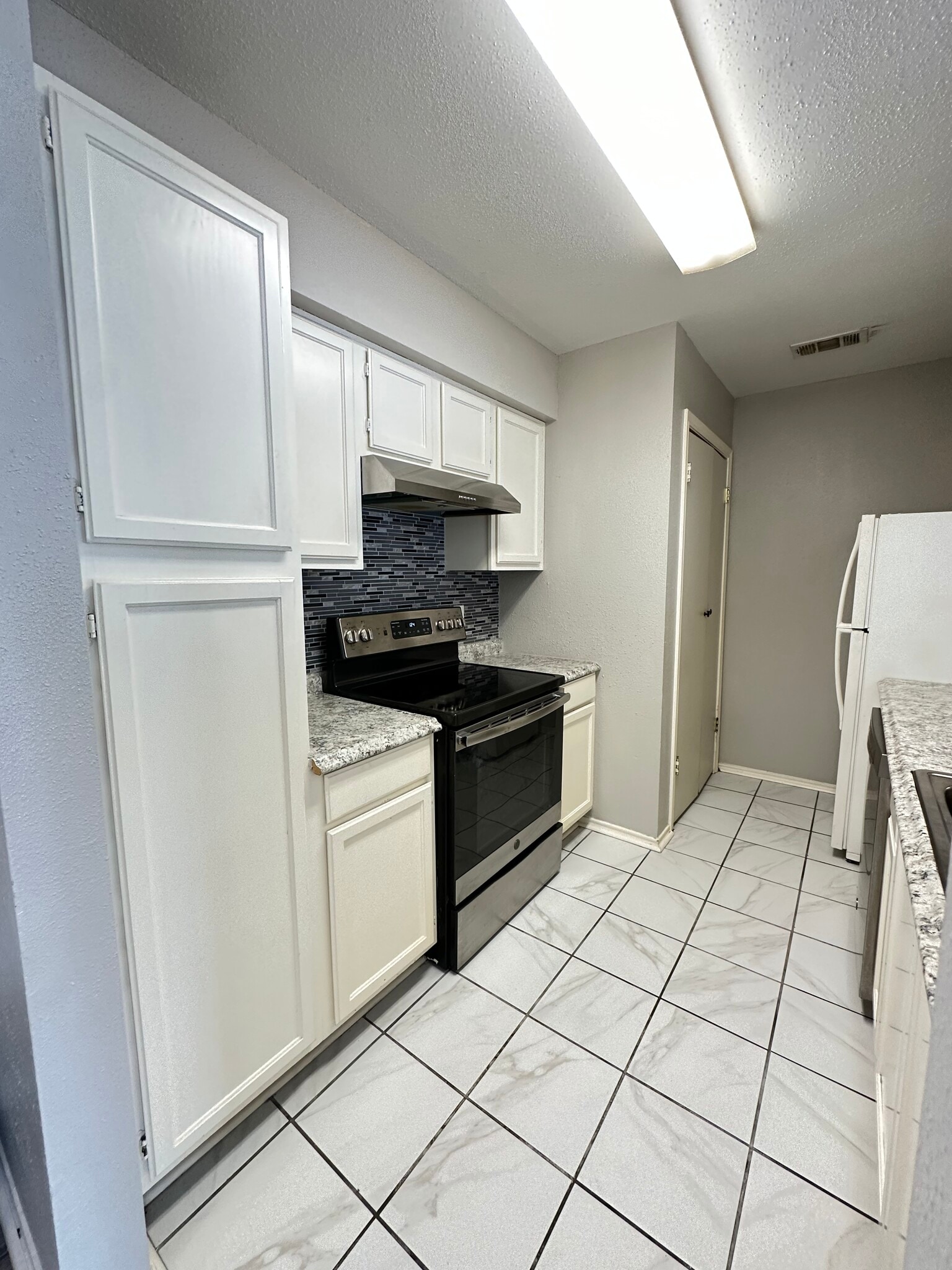 Building Photo - 14550 Fonmeadow Dr