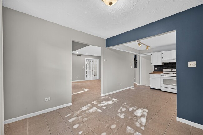 Building Photo - 244 Coventry Ct