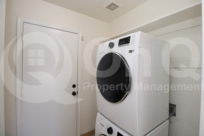 Building Photo - 1562 S Monterey St