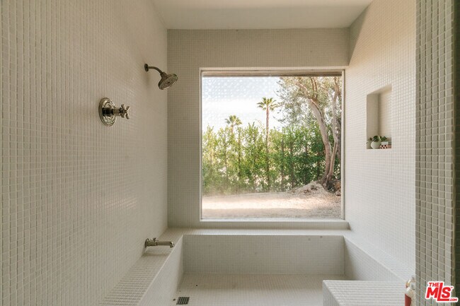 Building Photo - 8559 Edwin Dr
