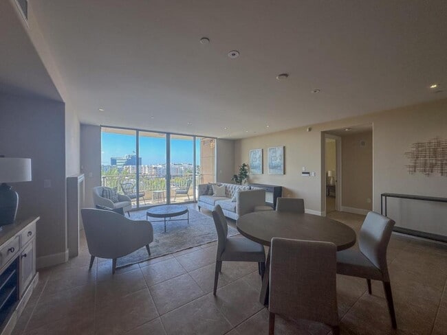 Building Photo - 5068 Scholarship