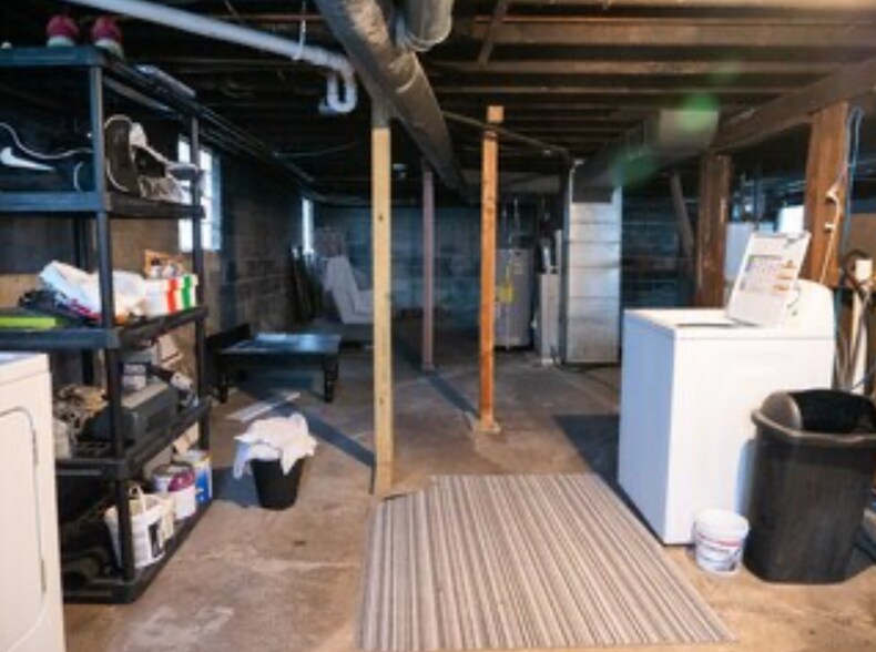 Building Photo - 7818 Weil Ave