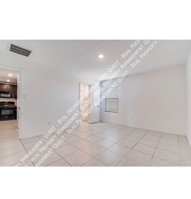 Building Photo - 2525 Russell St