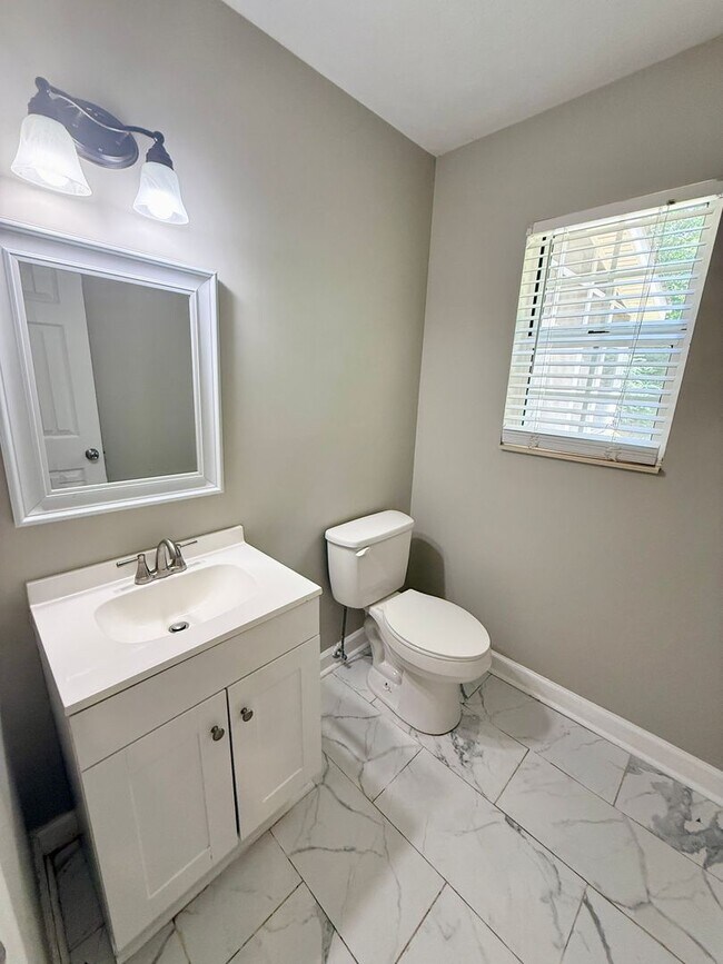 Building Photo - 3 Bedroom 2.5 Bath House + Garage + Fenced...