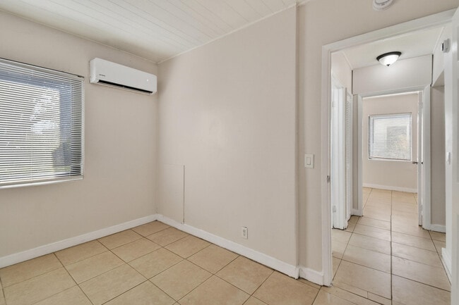 Building Photo - 1257 W 35th St